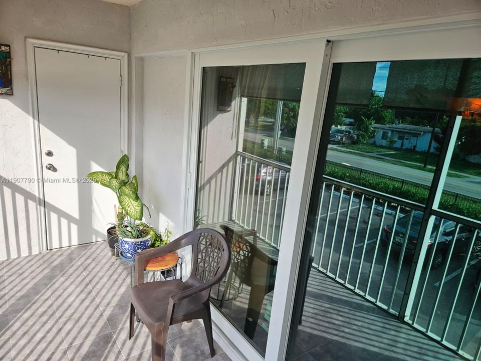 На продажу: $216,500 (2 спален, 2 ванн, 1000 Квадратных фут)