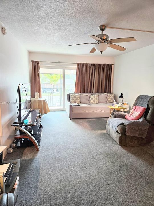 На продажу: $216,500 (2 спален, 2 ванн, 1000 Квадратных фут)