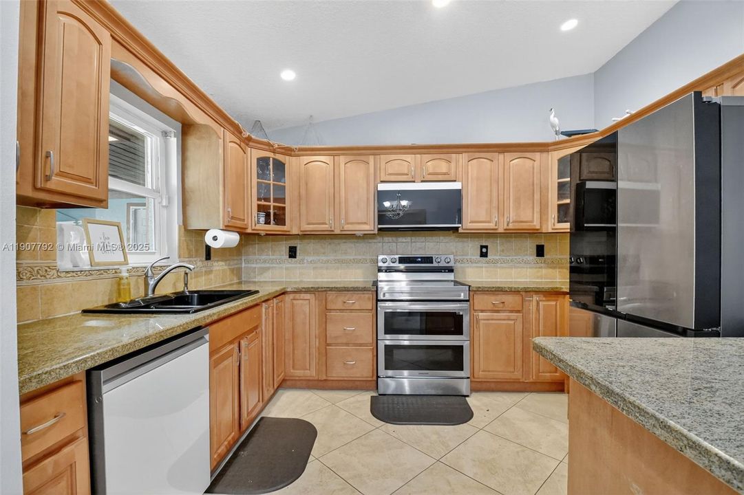 待售: $530,000 (3 贝兹, 2 浴室, 1408 平方英尺)