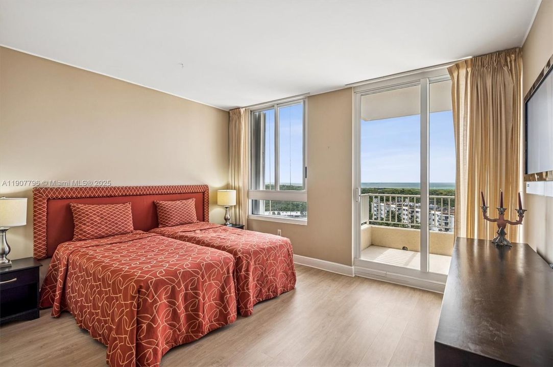 待售: $3,100,000 (2 贝兹, 2 浴室, 2100 平方英尺)