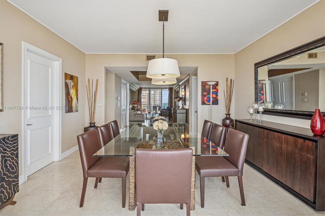 待售: $3,100,000 (2 贝兹, 2 浴室, 2100 平方英尺)