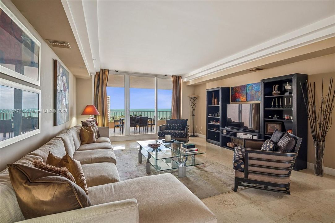 待售: $3,100,000 (2 贝兹, 2 浴室, 2100 平方英尺)