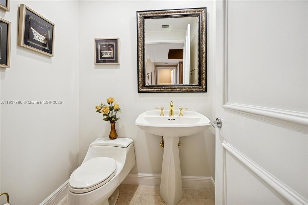 待售: $3,100,000 (2 贝兹, 2 浴室, 2100 平方英尺)