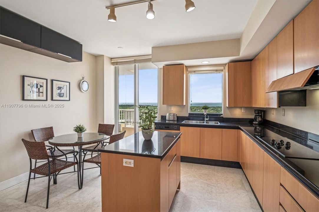 待售: $3,100,000 (2 贝兹, 2 浴室, 2100 平方英尺)