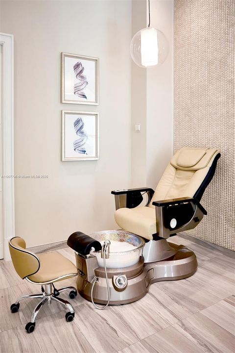 待售: $3,100,000 (2 贝兹, 2 浴室, 2100 平方英尺)