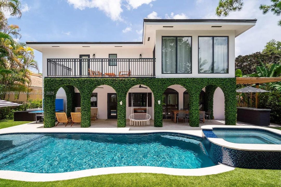 На продажу: $2,900,000 (4 спален, 4 ванн, 3239 Квадратных фут)