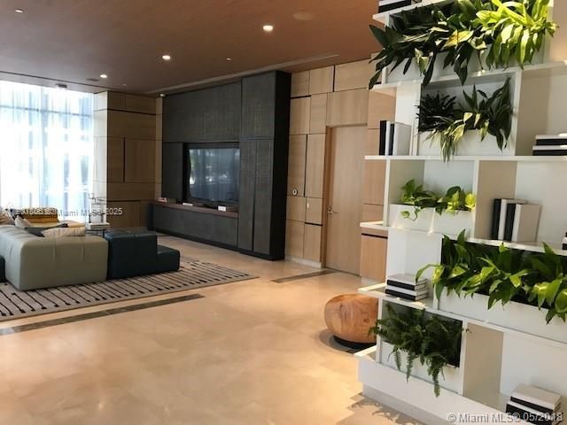 出租: $3,950 (1 贝兹, 1 浴室, 776 平方英尺)