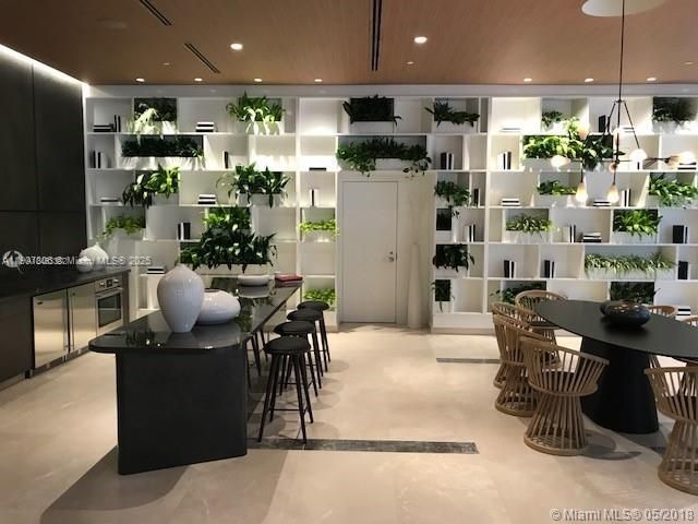 出租: $3,950 (1 贝兹, 1 浴室, 776 平方英尺)