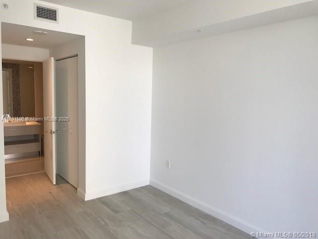 出租: $3,950 (1 贝兹, 1 浴室, 776 平方英尺)