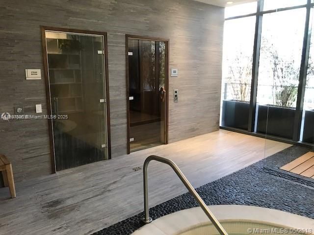 出租: $3,950 (1 贝兹, 1 浴室, 776 平方英尺)