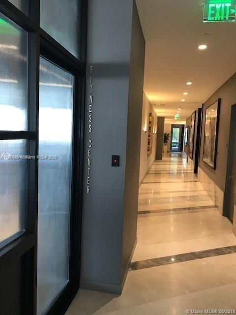 出租: $3,950 (1 贝兹, 1 浴室, 776 平方英尺)