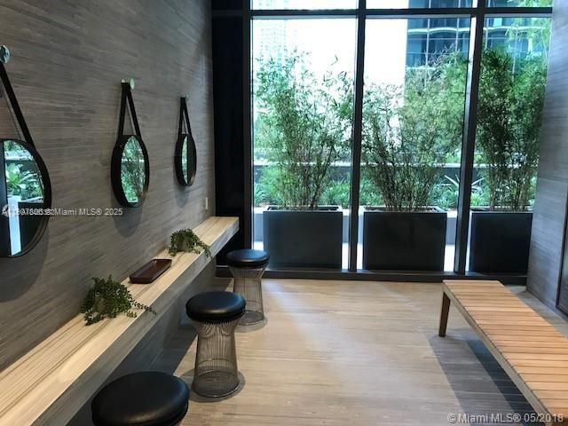 出租: $3,950 (1 贝兹, 1 浴室, 776 平方英尺)