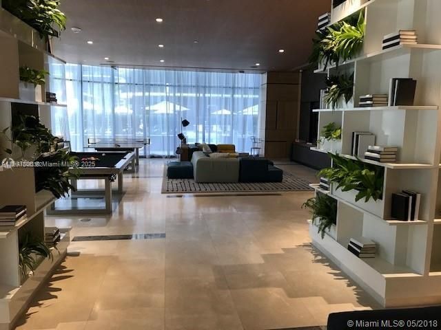 出租: $3,950 (1 贝兹, 1 浴室, 776 平方英尺)