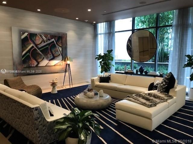 出租: $3,950 (1 贝兹, 1 浴室, 776 平方英尺)