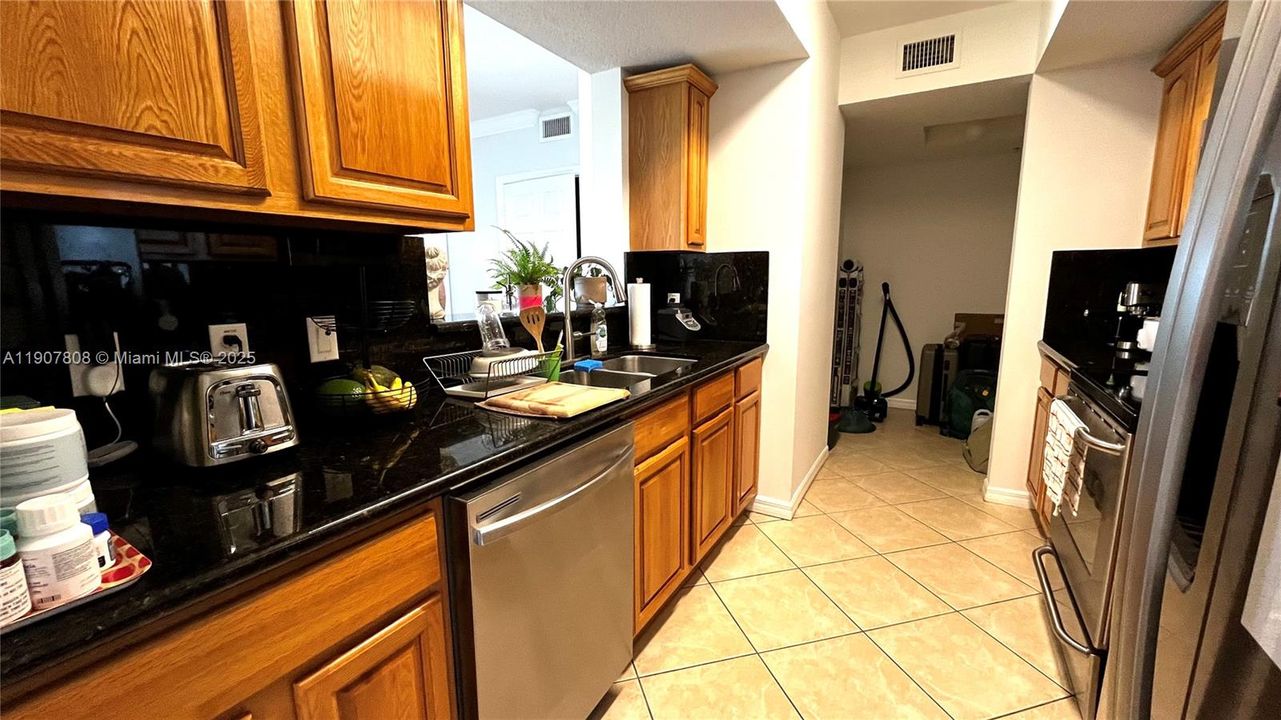 Recientemente alquilado: $2,650 (2 camas, 2 baños, 948 Pies cuadrados)