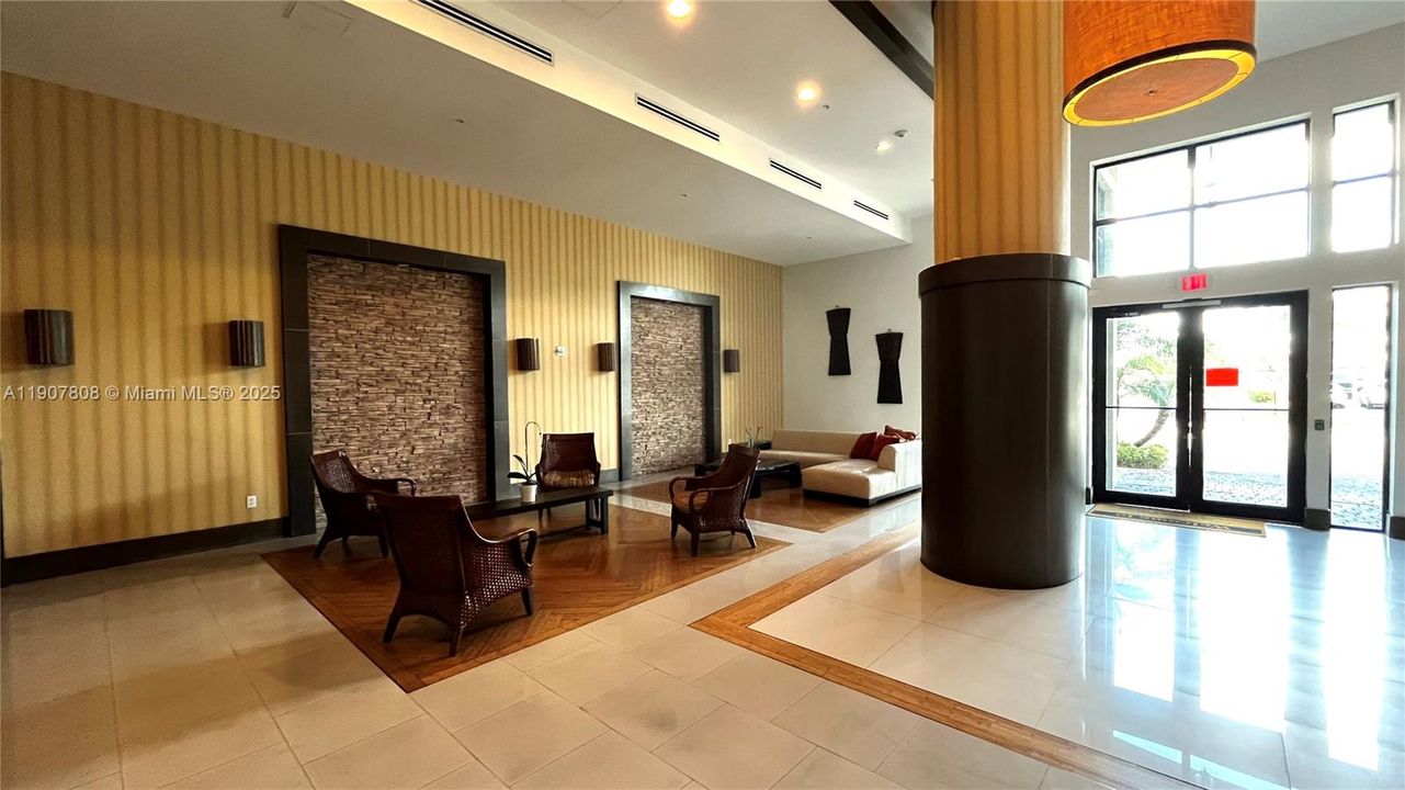 Recientemente alquilado: $2,650 (2 camas, 2 baños, 948 Pies cuadrados)