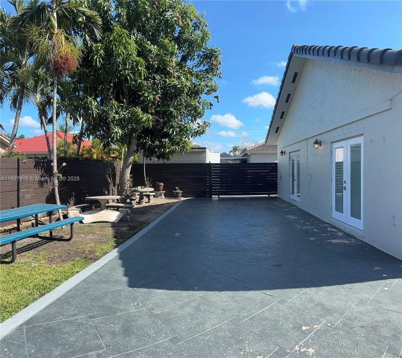 For Rent: $3,300 (3 beds, 2 baths, 1598 Square Feet)