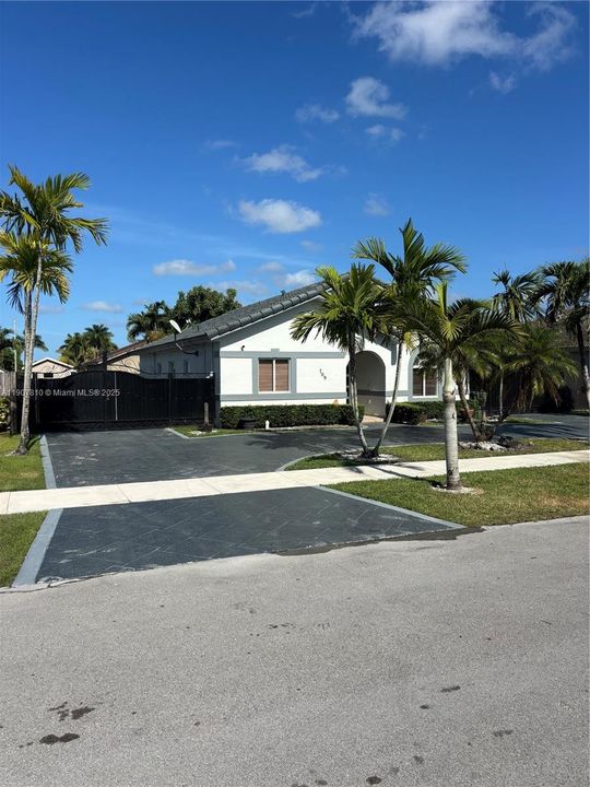 For Rent: $3,300 (3 beds, 2 baths, 1598 Square Feet)