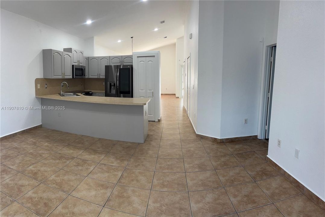 For Rent: $3,300 (3 beds, 2 baths, 1598 Square Feet)