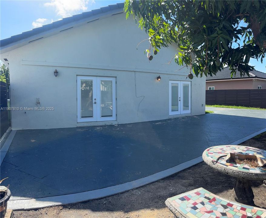 For Rent: $3,300 (3 beds, 2 baths, 1598 Square Feet)