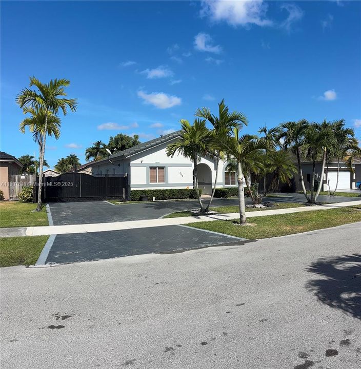 For Rent: $3,300 (3 beds, 2 baths, 1598 Square Feet)