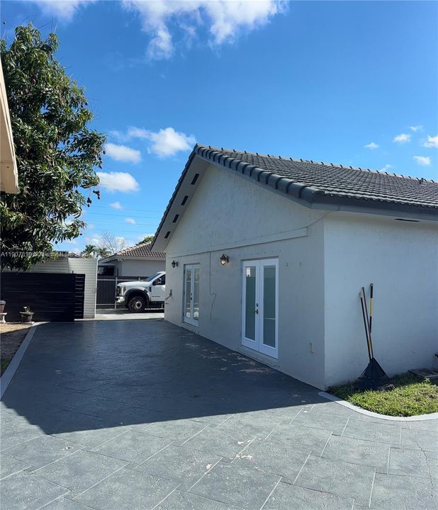 For Rent: $3,300 (3 beds, 2 baths, 1598 Square Feet)