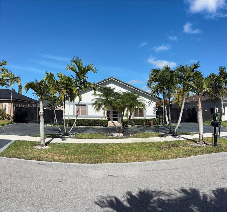 For Rent: $3,300 (3 beds, 2 baths, 1598 Square Feet)