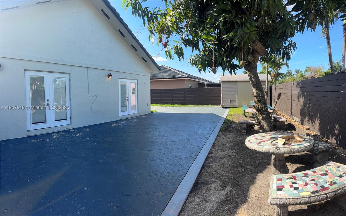 For Rent: $3,300 (3 beds, 2 baths, 1598 Square Feet)