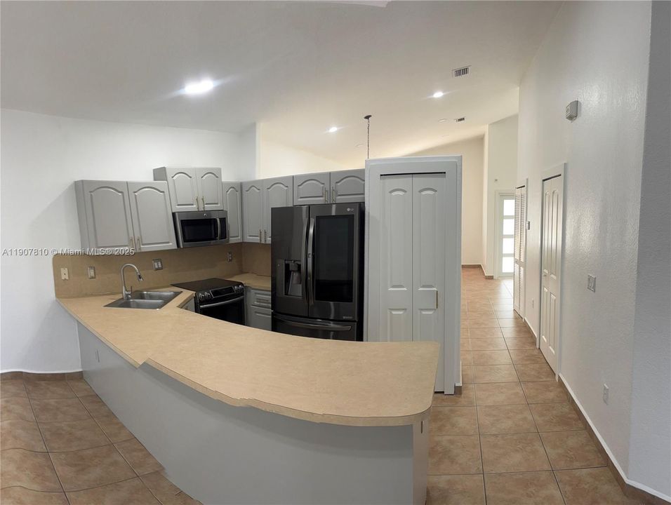 For Rent: $3,300 (3 beds, 2 baths, 1598 Square Feet)