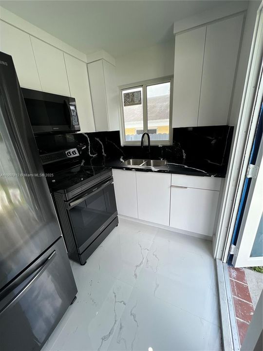 En Venta: $687,000 (0 camas, 0 baños, 1567 Pies cuadrados)