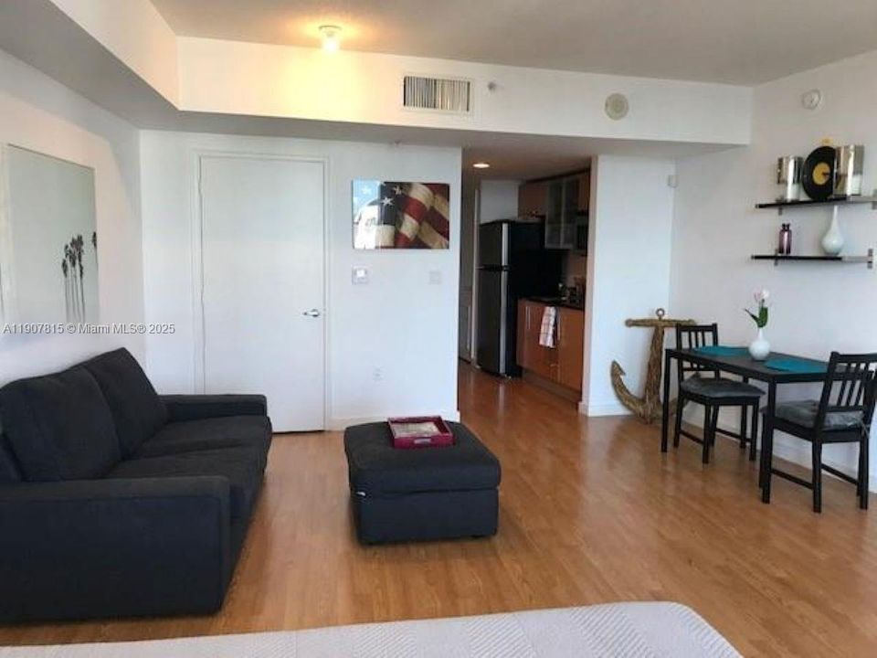 Active With Contract: $2,150 (0 beds, 1 baths, 503 Square Feet)