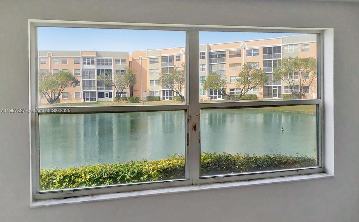 Active With Contract: $250,000 (3 beds, 2 baths, 1370 Square Feet)