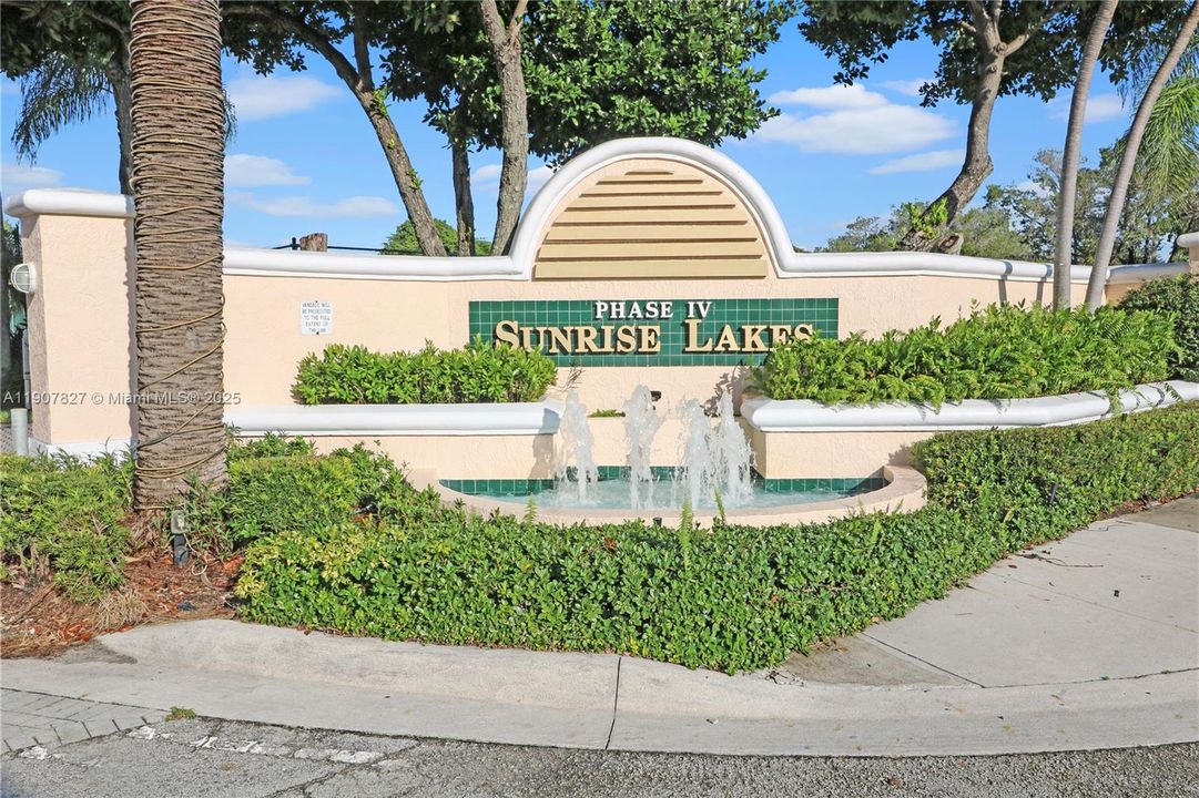 Active With Contract: $250,000 (3 beds, 2 baths, 1370 Square Feet)