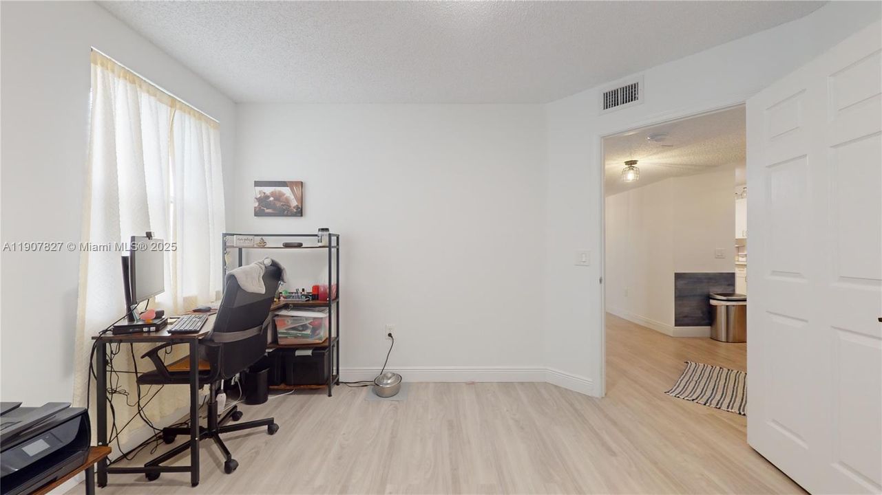 Active With Contract: $250,000 (3 beds, 2 baths, 1370 Square Feet)