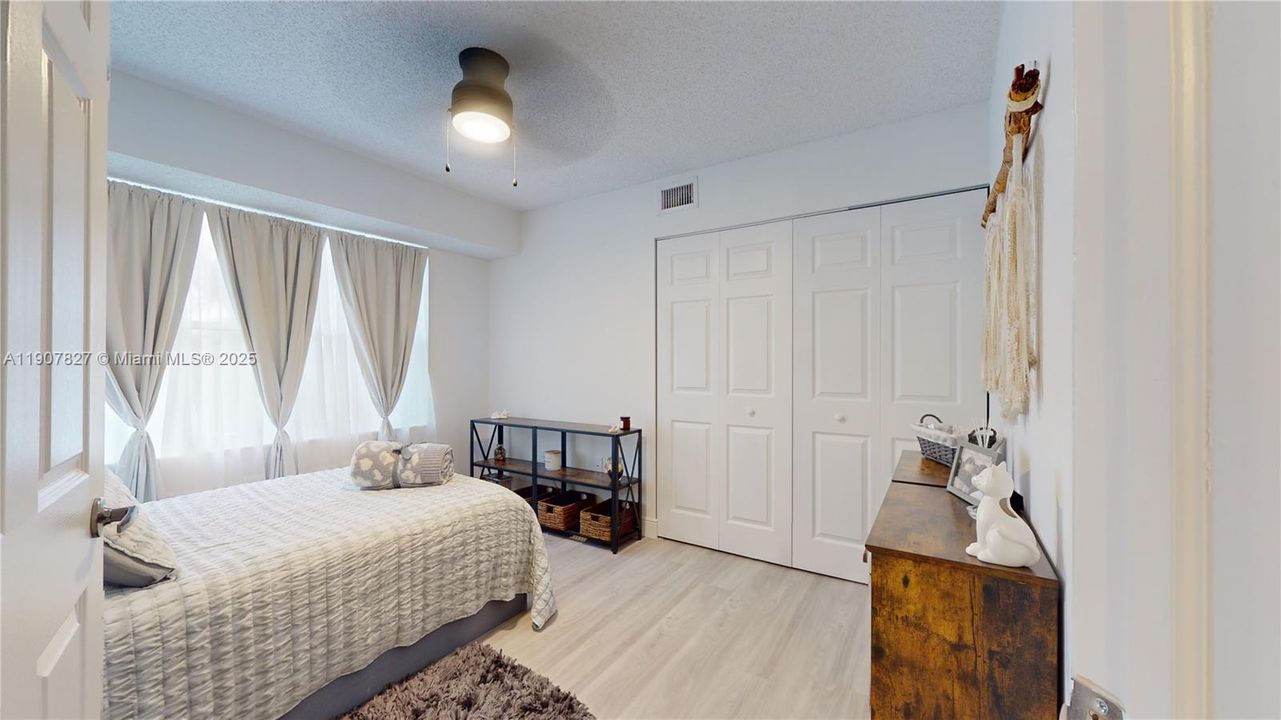 Active With Contract: $250,000 (3 beds, 2 baths, 1370 Square Feet)