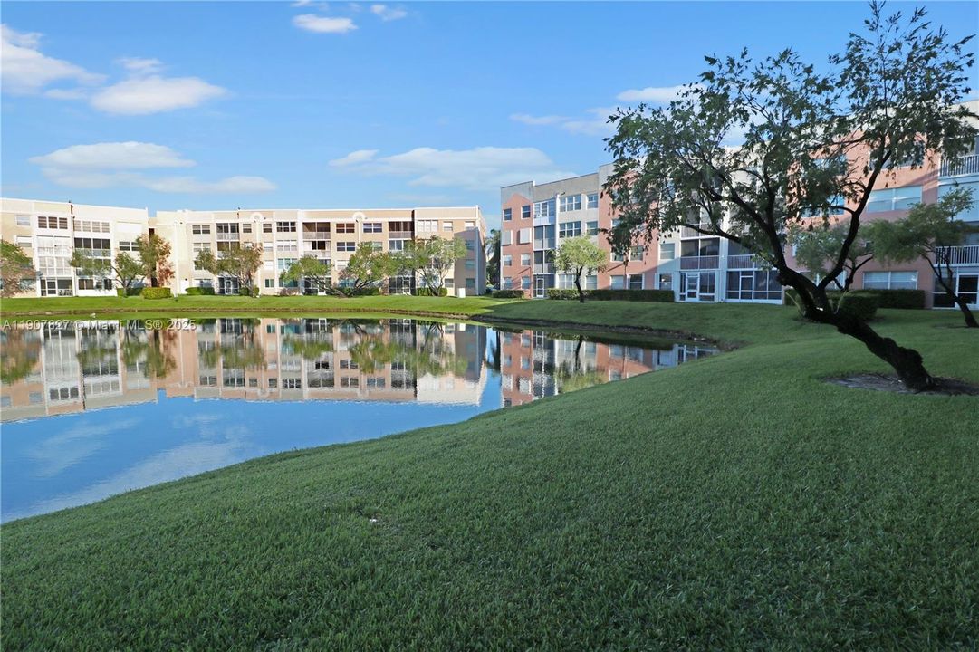 Active With Contract: $250,000 (3 beds, 2 baths, 1370 Square Feet)