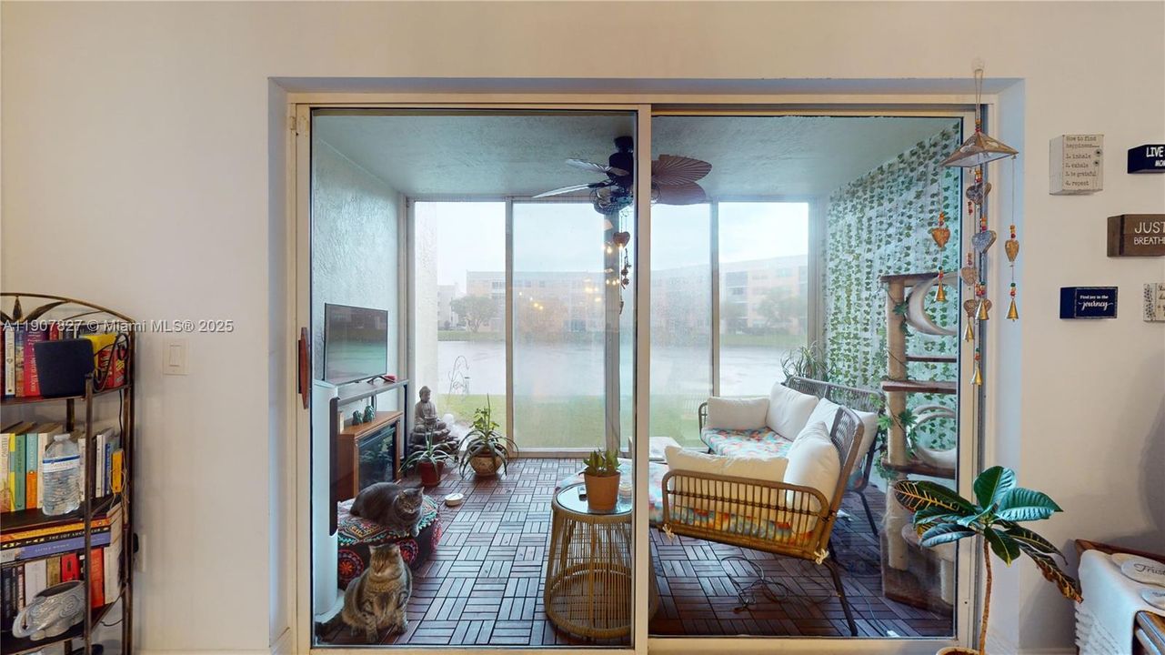 Active With Contract: $250,000 (3 beds, 2 baths, 1370 Square Feet)