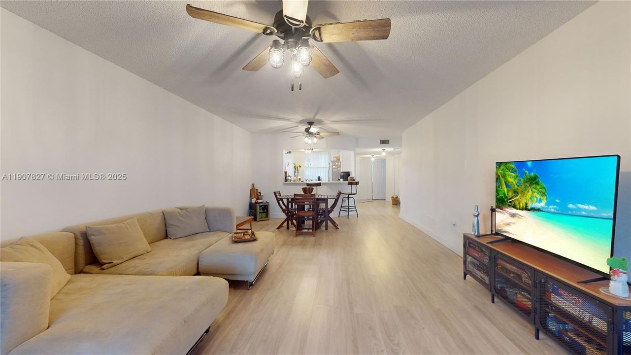 Active With Contract: $250,000 (3 beds, 2 baths, 1370 Square Feet)