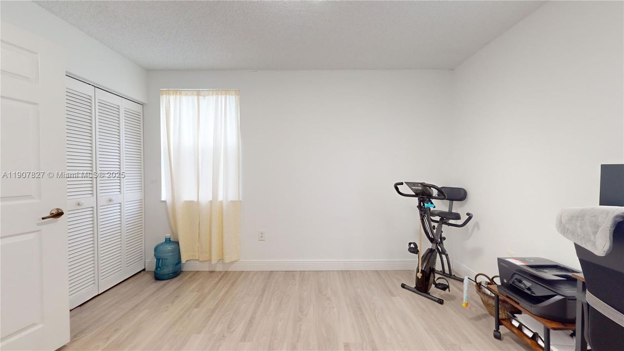 Active With Contract: $250,000 (3 beds, 2 baths, 1370 Square Feet)