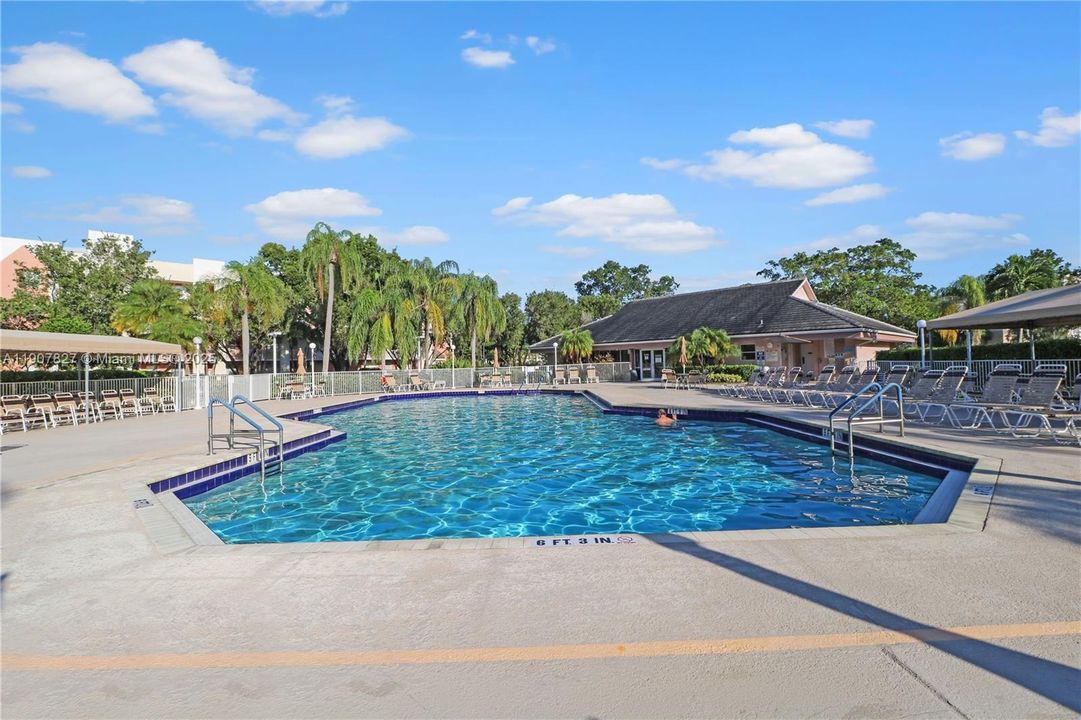 Active With Contract: $250,000 (3 beds, 2 baths, 1370 Square Feet)