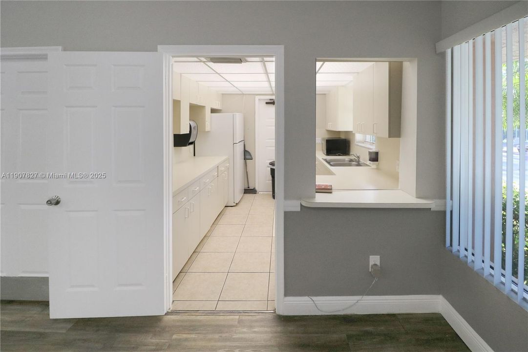 Active With Contract: $250,000 (3 beds, 2 baths, 1370 Square Feet)