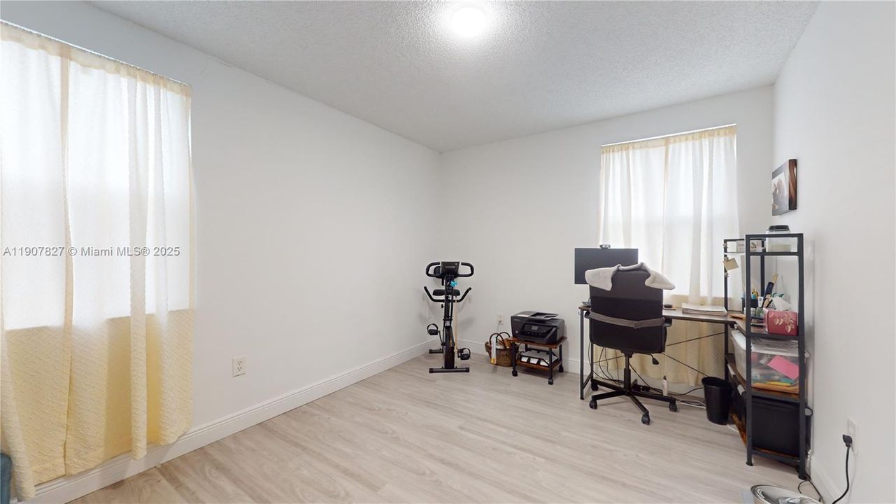 Active With Contract: $250,000 (3 beds, 2 baths, 1370 Square Feet)