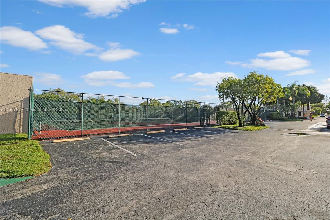 Active With Contract: $250,000 (3 beds, 2 baths, 1370 Square Feet)