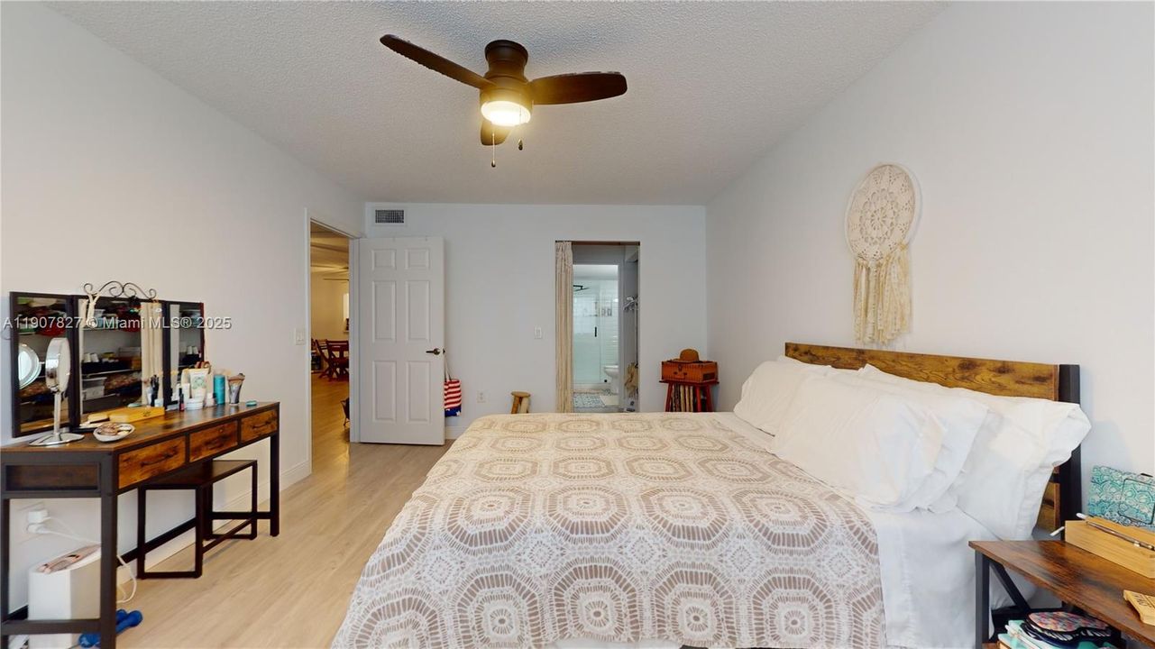 Active With Contract: $250,000 (3 beds, 2 baths, 1370 Square Feet)