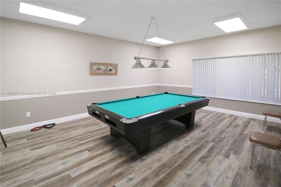 Active With Contract: $250,000 (3 beds, 2 baths, 1370 Square Feet)