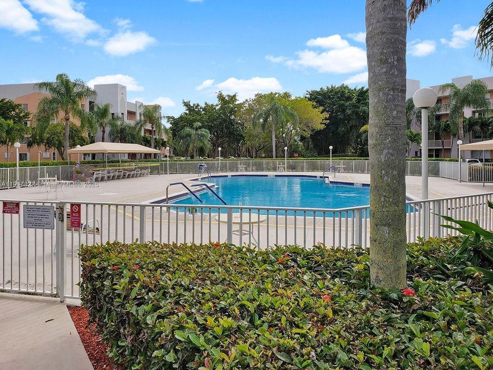 Active With Contract: $250,000 (3 beds, 2 baths, 1370 Square Feet)