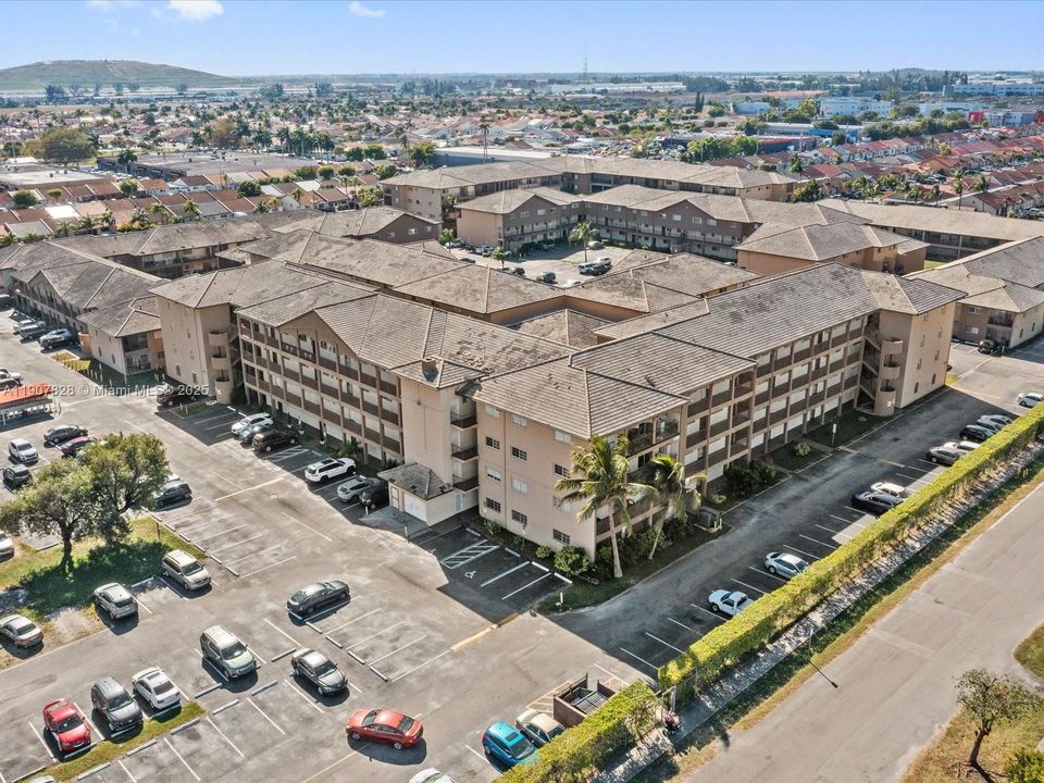 En Venta: $295,000 (2 camas, 2 baños, 1100 Pies cuadrados)