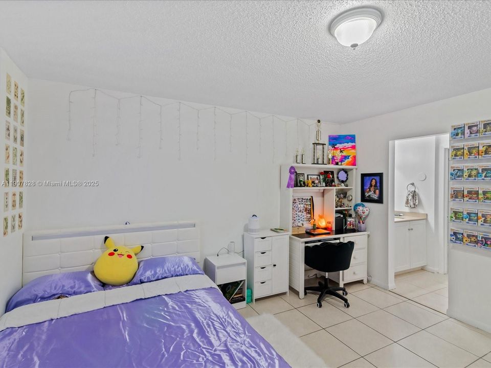 En Venta: $295,000 (2 camas, 2 baños, 1100 Pies cuadrados)