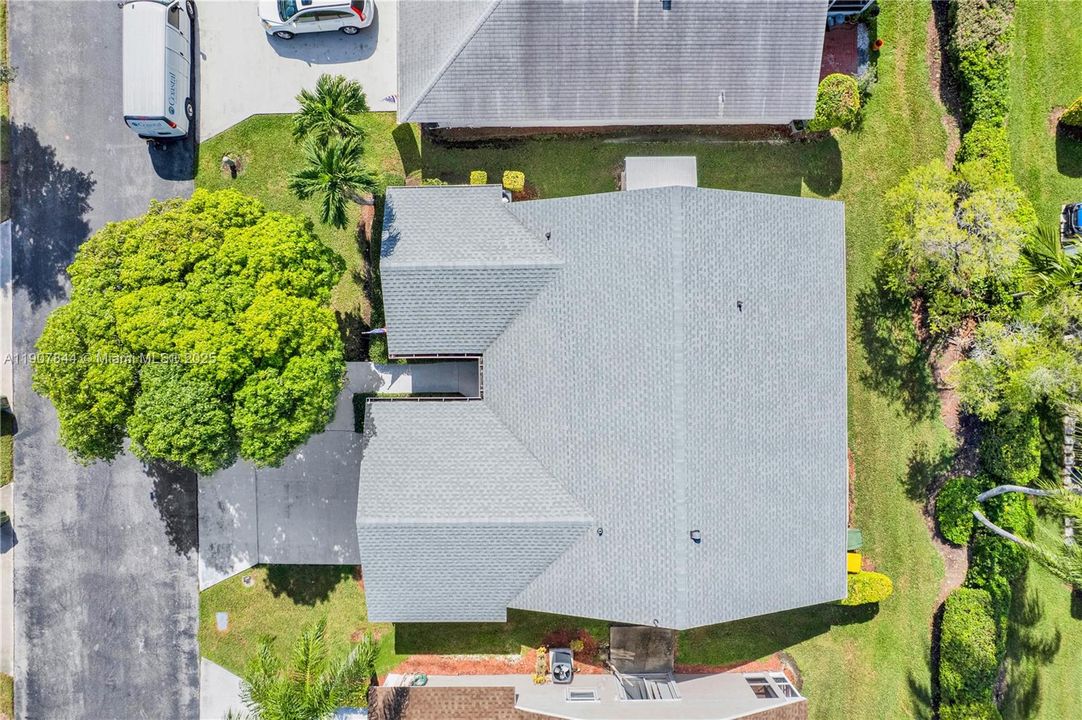 Active With Contract: $399,900 (3 beds, 2 baths, 1548 Square Feet)