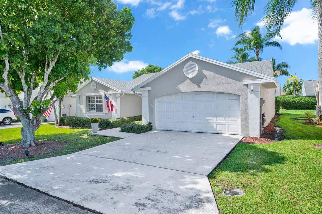 Active With Contract: $399,900 (3 beds, 2 baths, 1548 Square Feet)